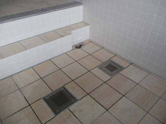 温浴施設　ステンレス防水のタイル仕上げ３